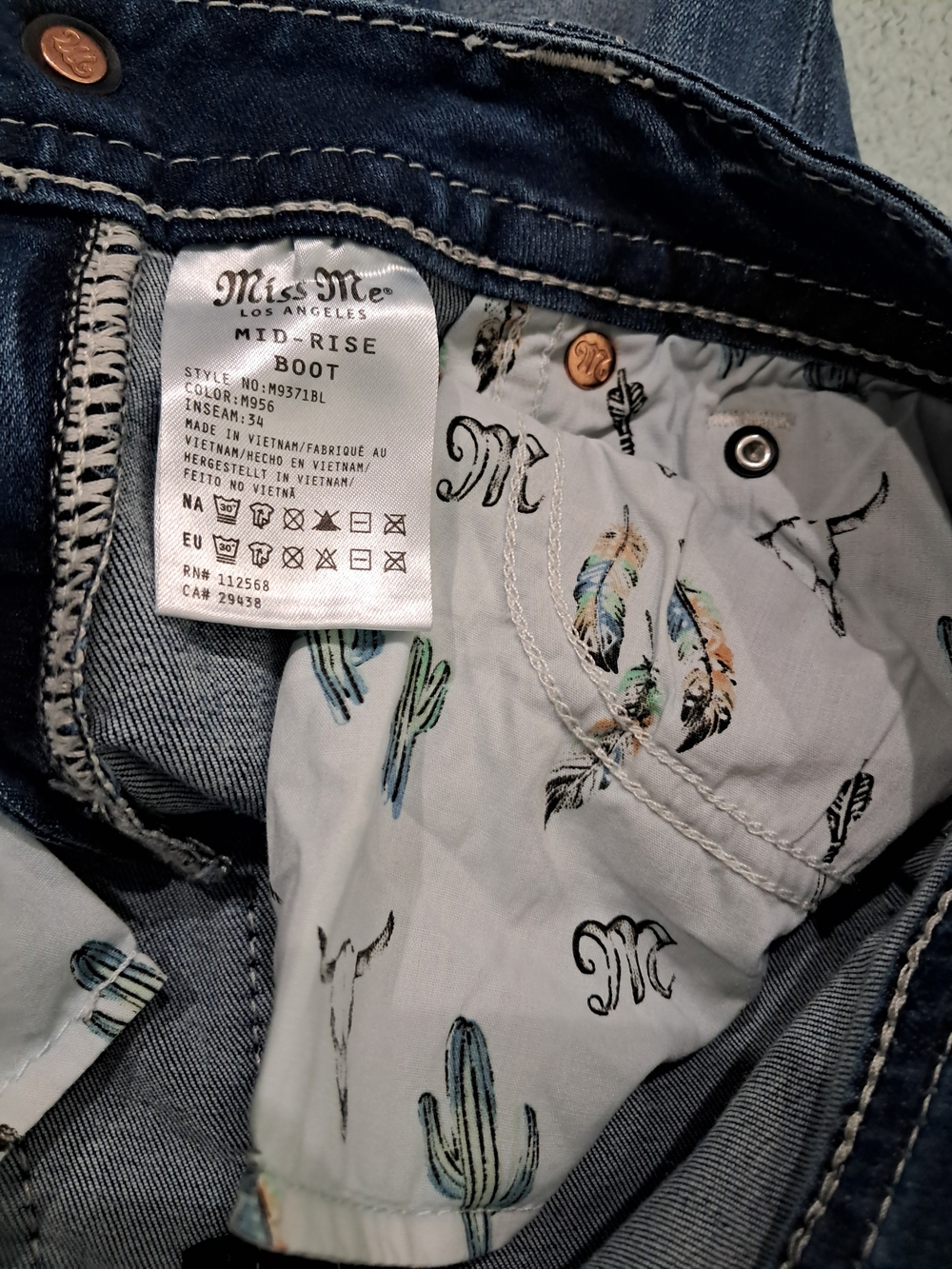 Miss Me Low Rise Bootcut Jeans - Picture 6 of 8